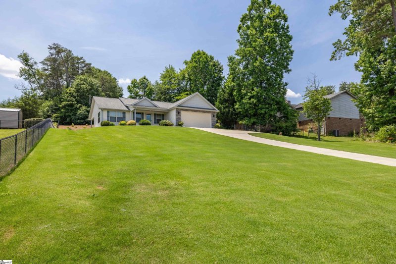 Property image 3 at 120 Autumn Hill Road, Greer, SC 29651