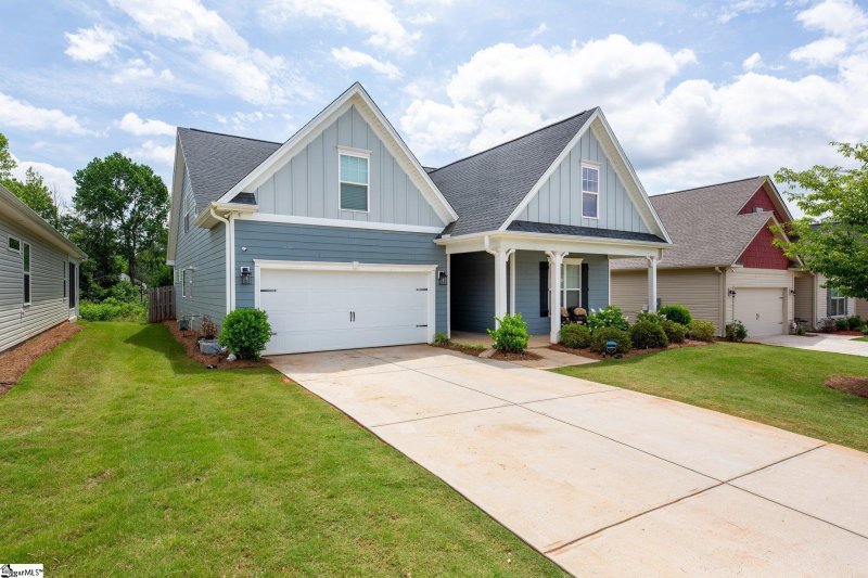 Property image 2 at 140 Broadleigh Court, Boiling Springs, SC 29316