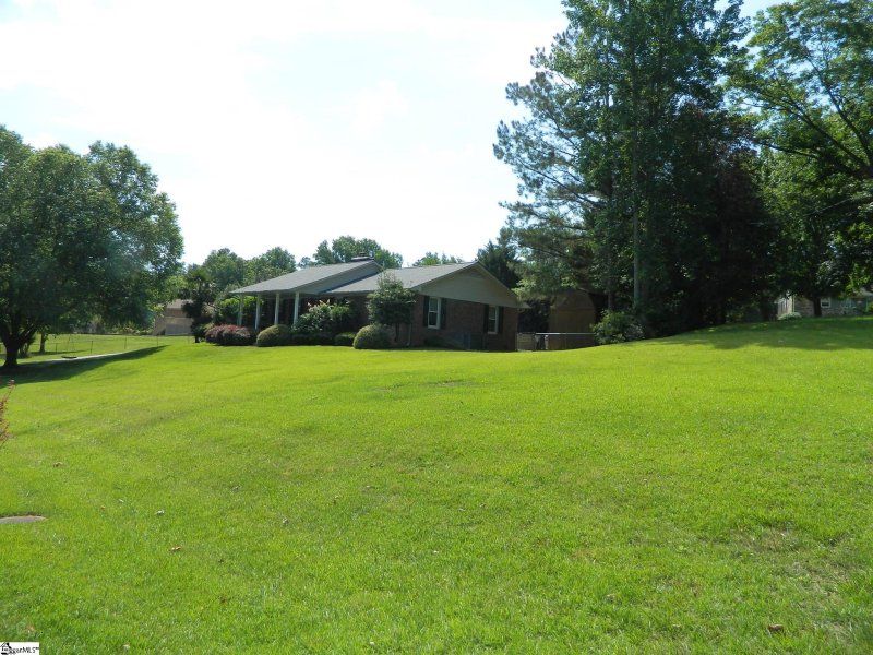 Property image 2 at 104 Valley View Road, Laurens, SC 29360