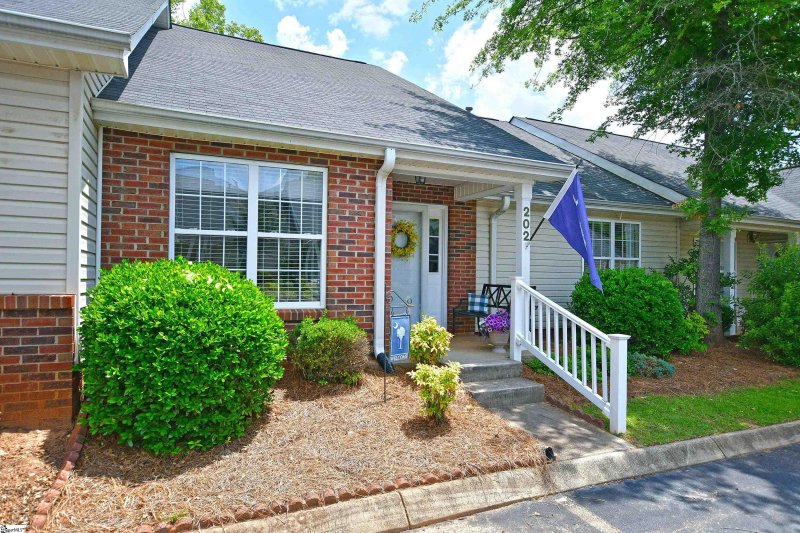 Property image 2 at 202 Woodruff Park Lane, Simpsonville, SC 29681