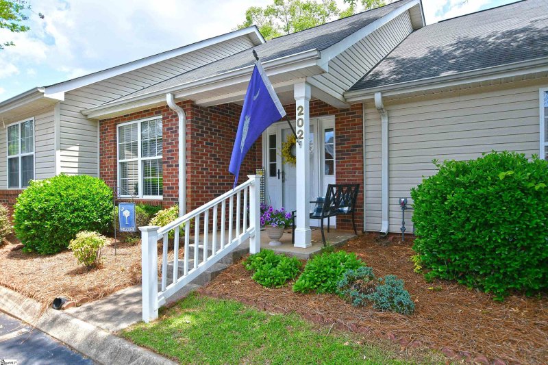 Property image 3 at 202 Woodruff Park Lane, Simpsonville, SC 29681