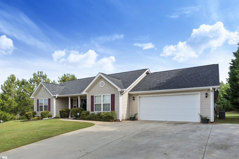 Property image 2 at 116 Baltic Avenue, Anderson, SC 29621-4292