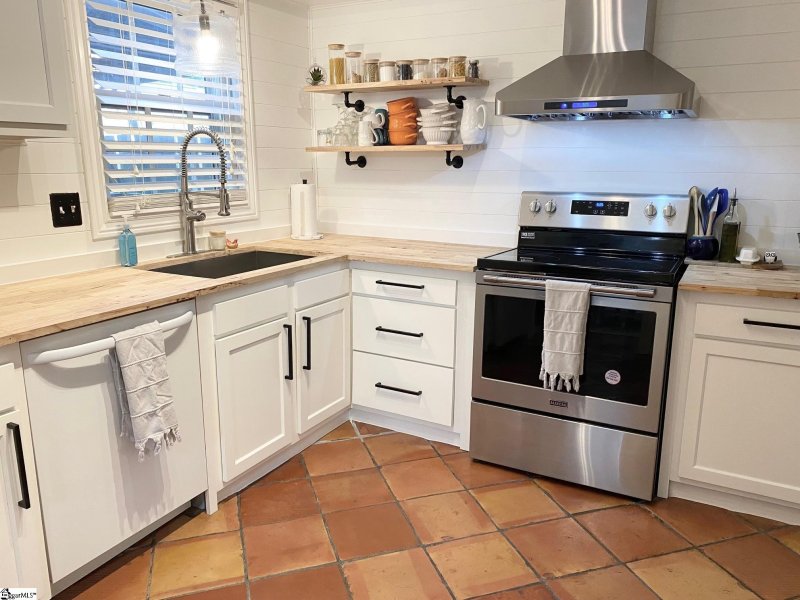 Property image 5 at 710 Hunts Bridge Road, Greenville, SC 29617