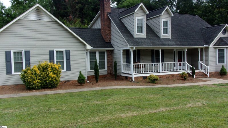 Property image 2 at 702 Huntington Road, Easley, SC 29642