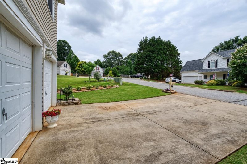 Property image 5 at 1 E Okaloosa Way, Simpsonville, SC 29680