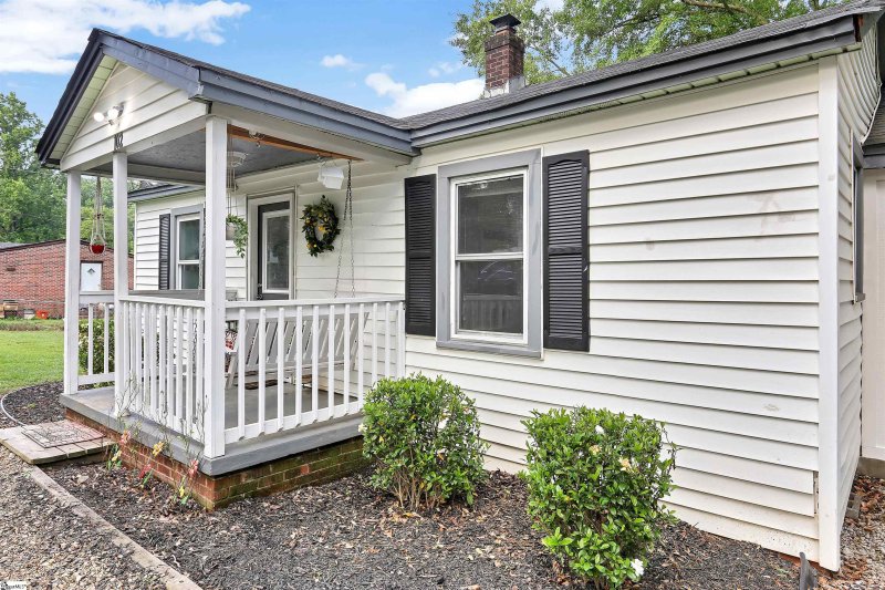 Property image 2 at 102 Walker Street, Easley, SC 29640