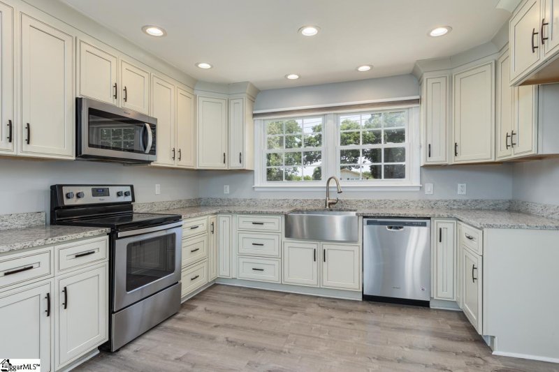 Property image 3 at 4 STRAND Court, Taylors, SC 29687