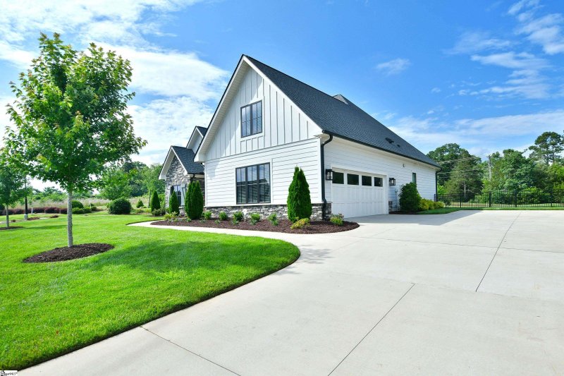Property image 3 at 318 Braxton Meadow Drive, Simpsonville, SC 29681