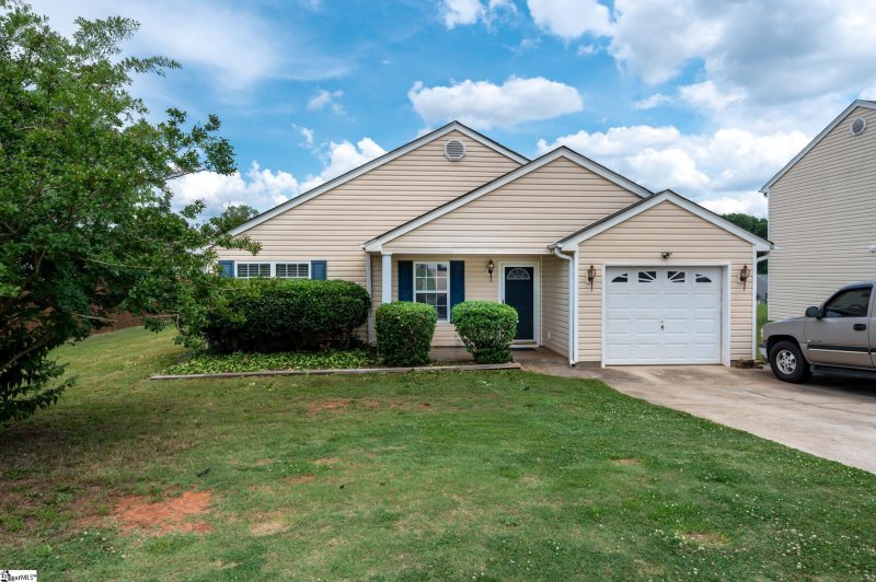 Property image 2 at 215 Southland Avenue, Boiling Springs, SC 29316