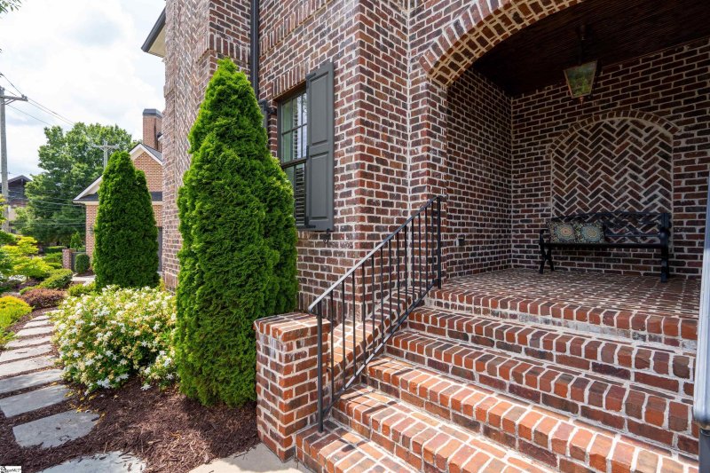 Property image 4 at 707 E McBee Avenue, Greenville, SC 29601-3026
