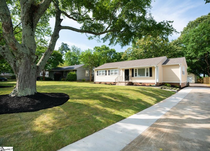 Property image 2 at 10 Plymouth Avenue, Greenville, SC 29607-1622