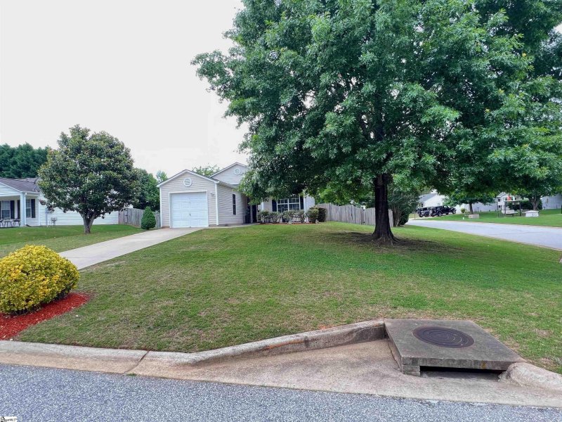 Property image 5 at 11 Pasture Place, Simpsonville, SC 29681