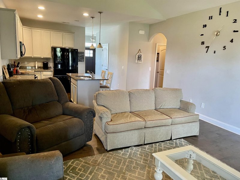 Property image 2 at 189 Bur Oak Drive, Taylors, SC 29687