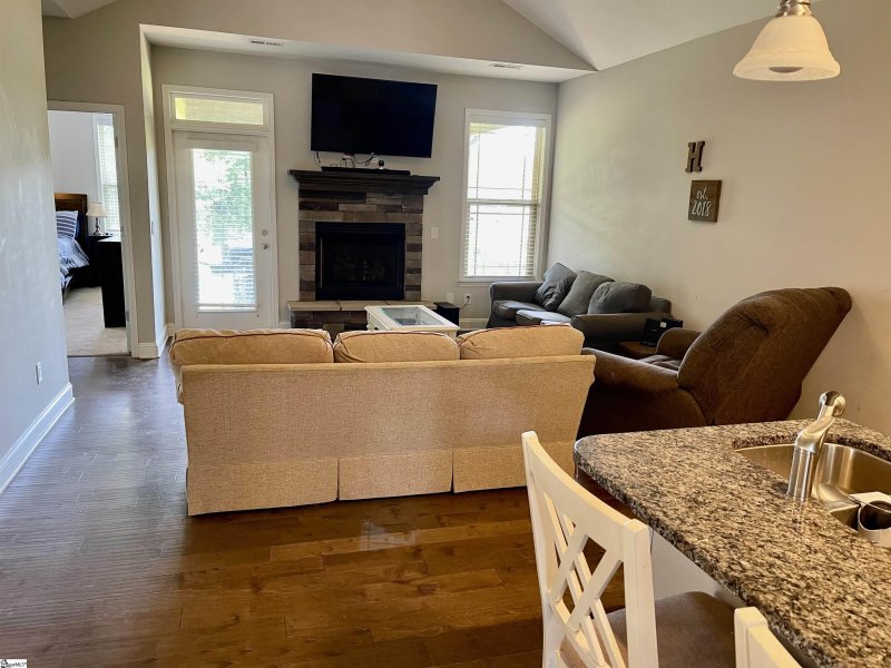 Property image 5 at 189 Bur Oak Drive, Taylors, SC 29687