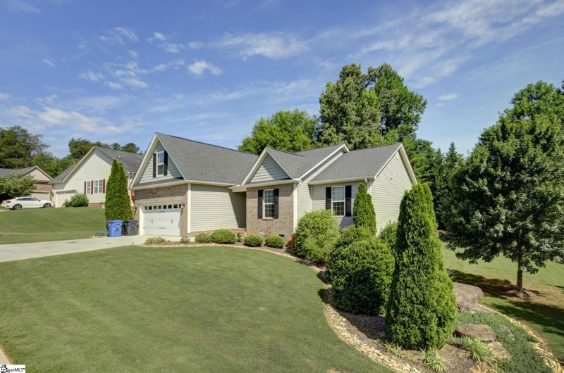 Property image 2 at 108 Windy Bluff Drive, Greenville, SC 29617