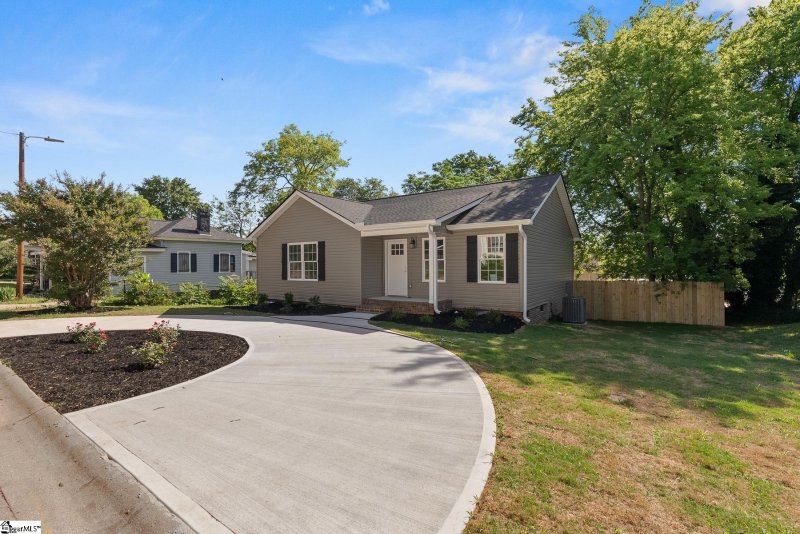 Property image 2 at 6 Fourth Street, Greenville, SC 29611