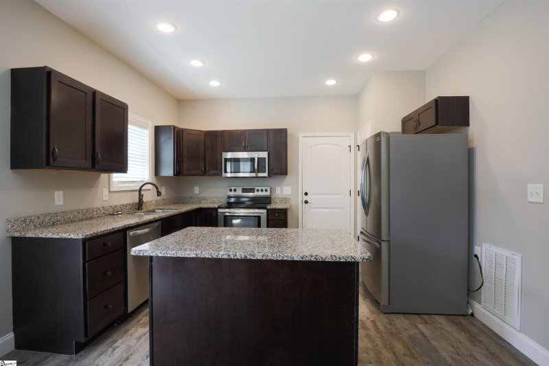 Property image 4 at 1340 Shoresbrook Road, Spartanburg, SC 29301