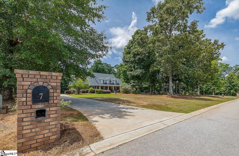 Property image 2 at 7 United Avenue, Pendleton, SC 29670