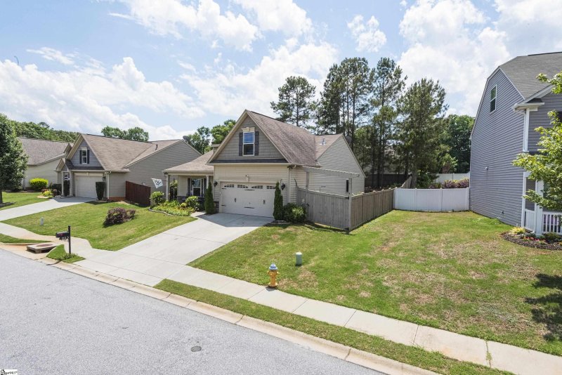 Property image 2 at 213 Sedgebrook Drive, Simpsonville, SC 29681