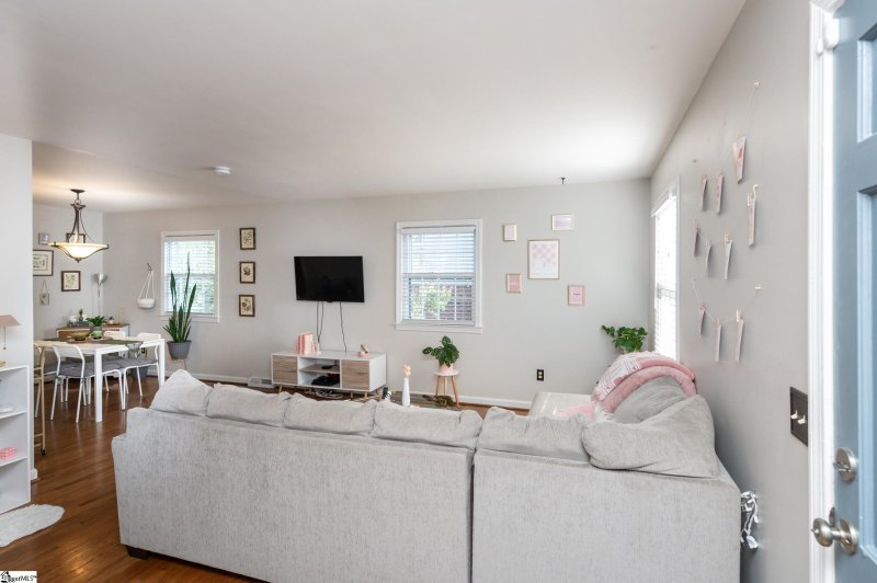 Property image 3 at 815 Edwards Road, Greenville, SC 29615