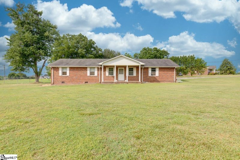 101 Colonial Lane
