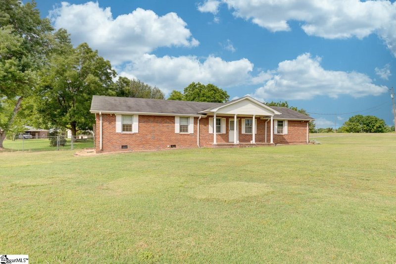 Property image 2 at 101 Colonial Lane, Simpsonville, SC 29681