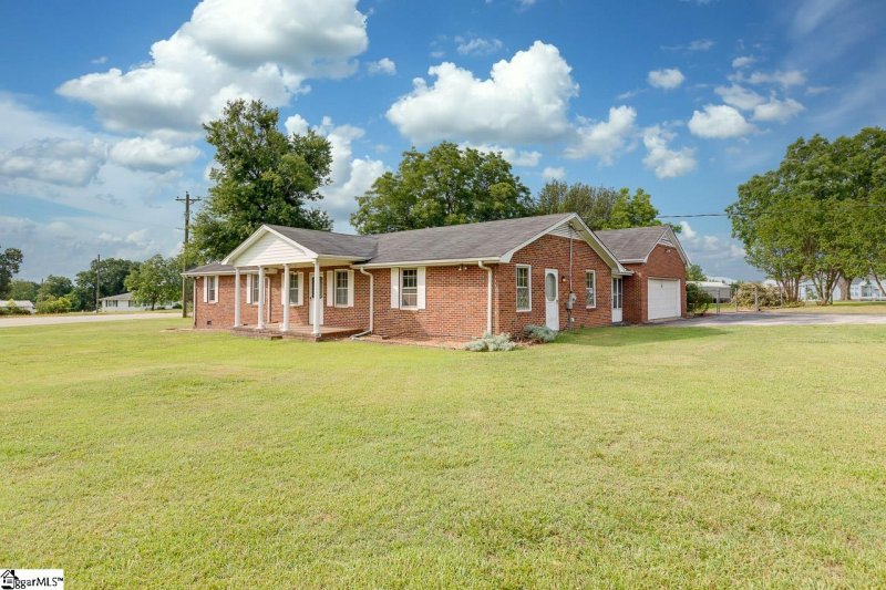 Property image 3 at 101 Colonial Lane, Simpsonville, SC 29681