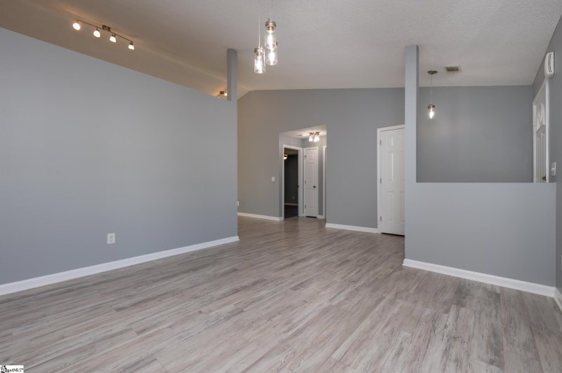 Property image 5 at 8 Casting Court, Taylors, SC 29687