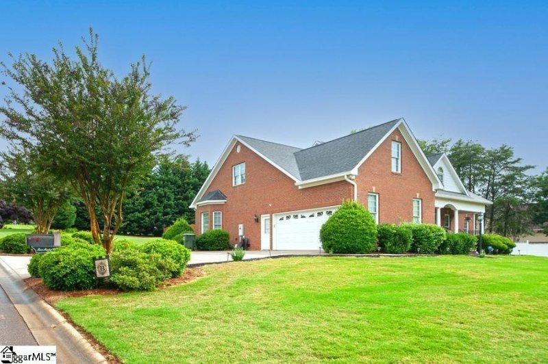 Property image 2 at 719 Brookdale Drive, Greer, SC 29651