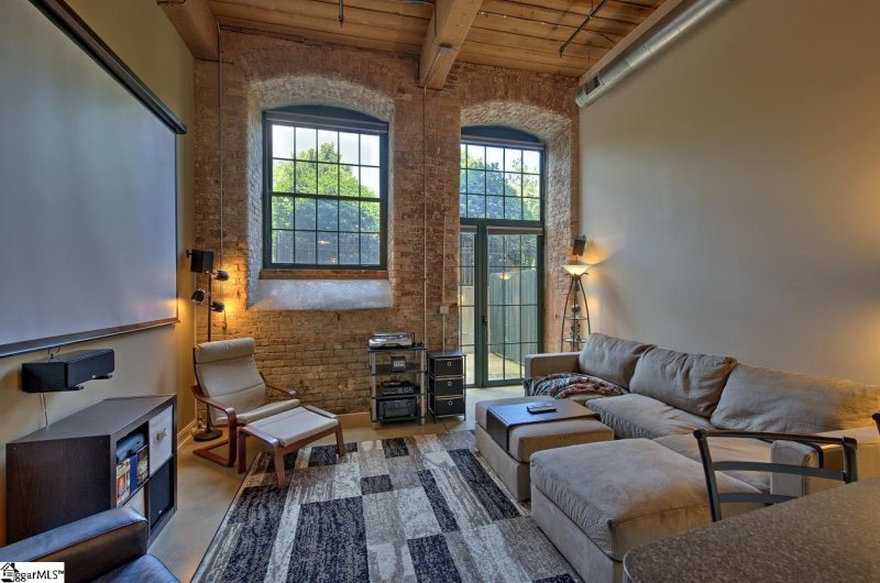 Property image 2 at 400 Mills Avenue, Greenville, SC 29605