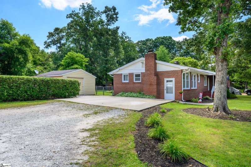 Property image 3 at 313 Elizabeth Drive, Greenville, SC 29615