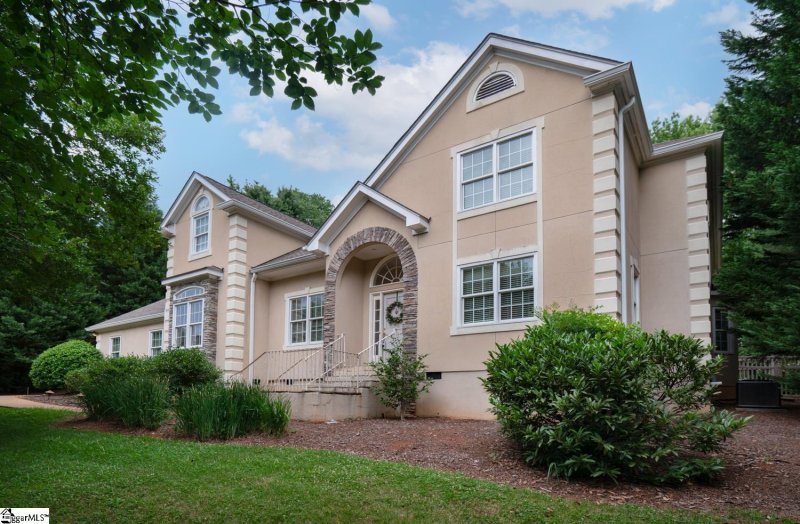 107 Valley Oak Drive