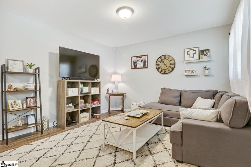 Property image 2 at 16 Flower Drive, Greenville, SC 29605-3221
