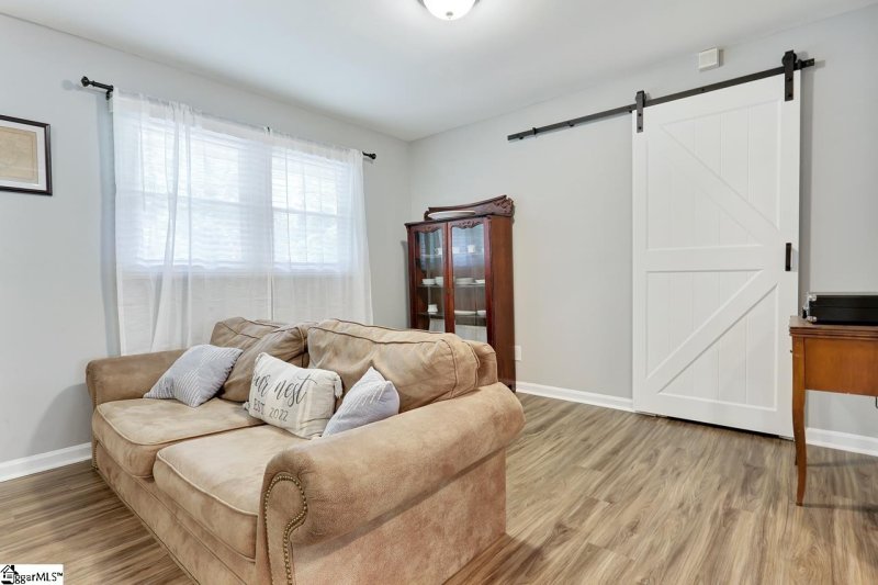 Property image 3 at 16 Flower Drive, Greenville, SC 29605-3221