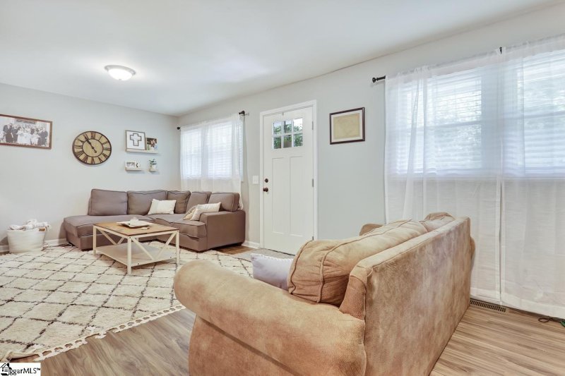 Property image 4 at 16 Flower Drive, Greenville, SC 29605-3221