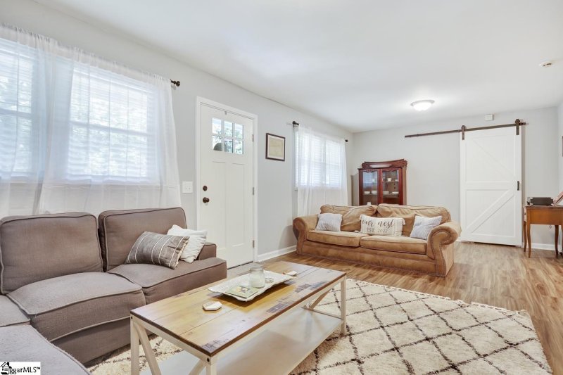 Property image 5 at 16 Flower Drive, Greenville, SC 29605-3221