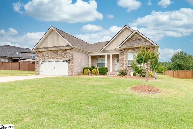 Property image 3 at 205 Cedar Knoll Way, Greer, SC 29651