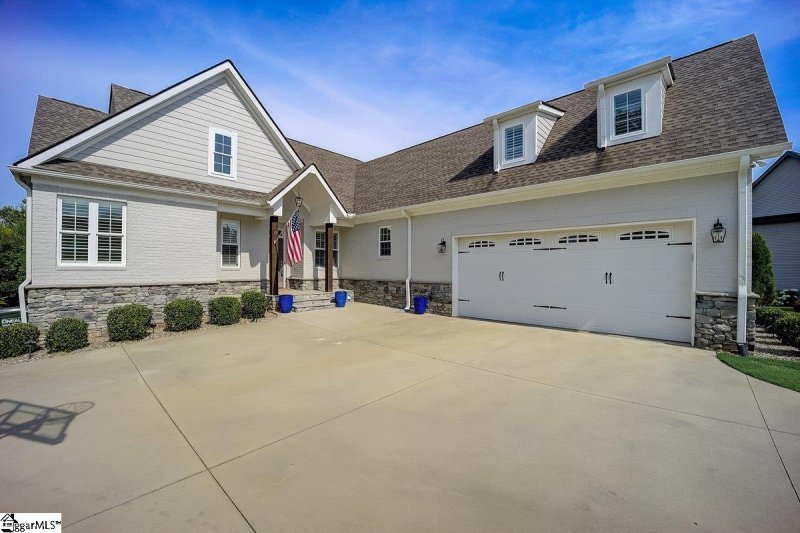 Property image 2 at 8 Winding Walk Way, Taylors, SC 29687