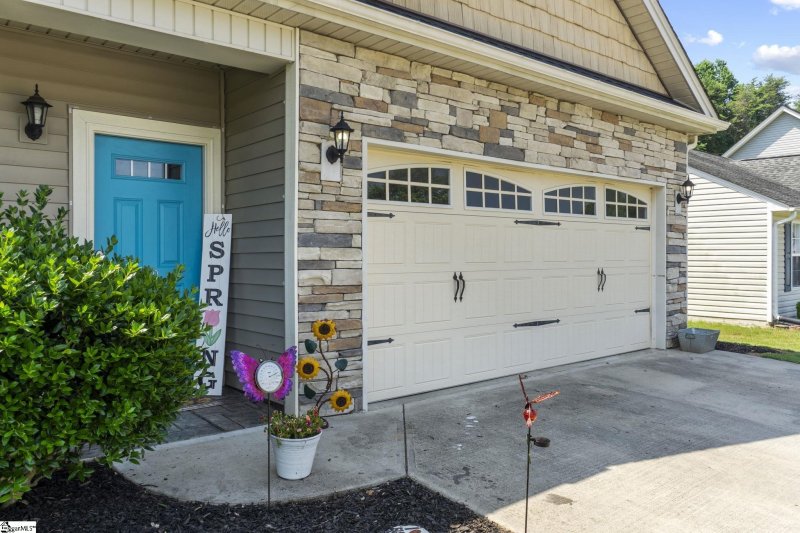 Property image 2 at 19 Kavanagh Court, Greenville, SC 29611
