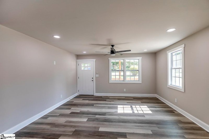 Property image 2 at 201 Blossom Drive, Greenville, SC 29605