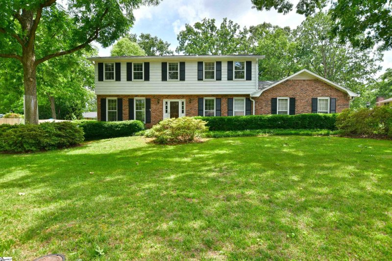 107 Willowbrook Lane