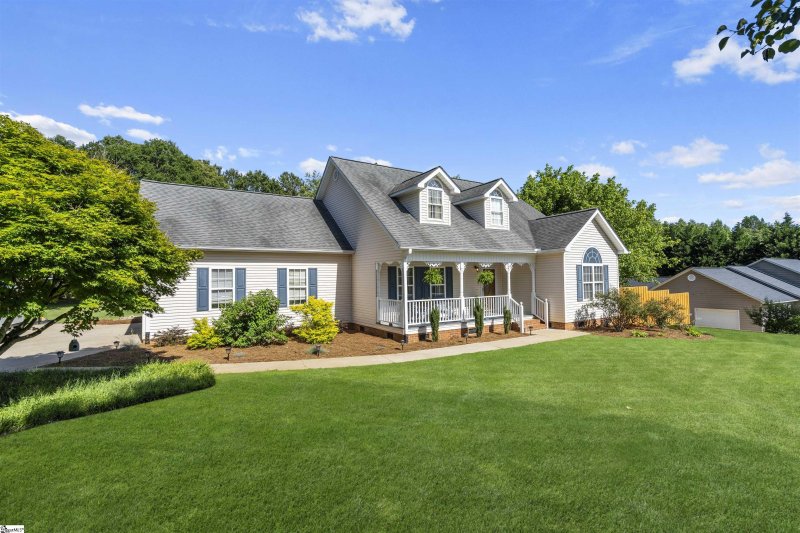 Property image 2 at 118 Saddlebrook Avenue, Pickens, SC 29671