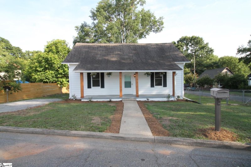 Property image 2 at 7 Haynes Street, Greer, SC 29650