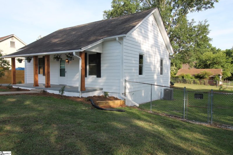Property image 5 at 7 Haynes Street, Greer, SC 29650