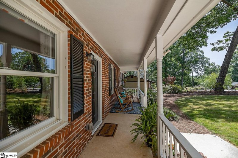 Property image 3 at 142 Woodridge Circle, Greenville, SC 29607