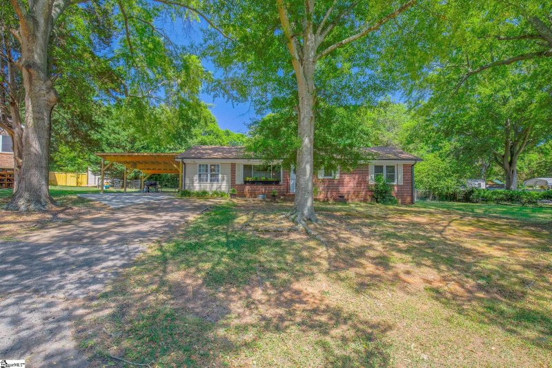 Property image 2 at 220 Florence Drive, Simpsonville, SC 29681-2219