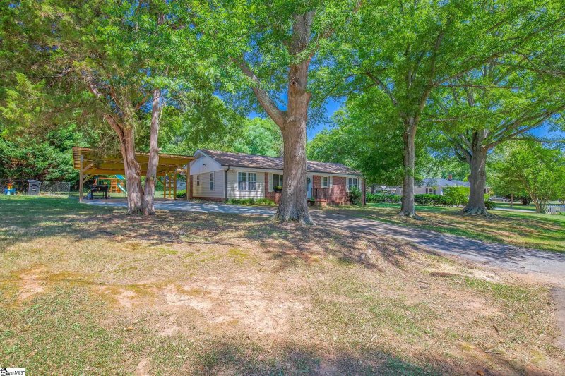 Property image 3 at 220 Florence Drive, Simpsonville, SC 29681-2219