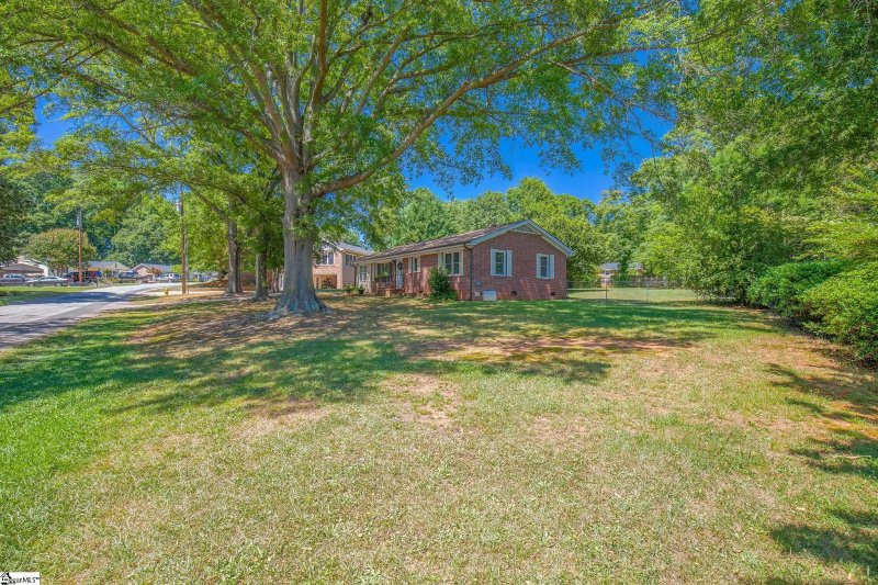 Property image 4 at 220 Florence Drive, Simpsonville, SC 29681-2219