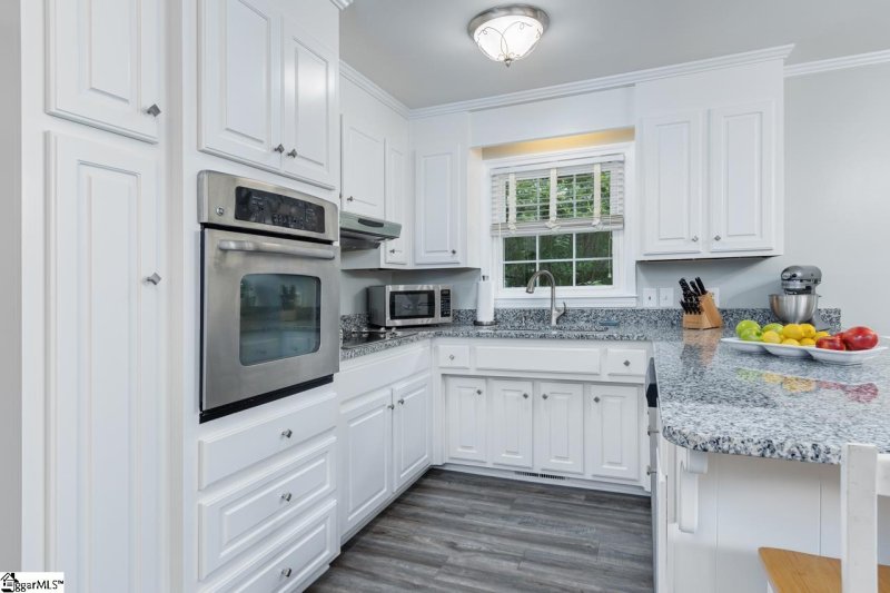 Property image 3 at 4 LEACROFT Drive, Greenville, SC 29615