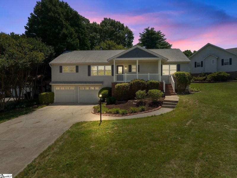 Property image 2 at 202 Kenilworth Drive, Greenville, SC 29615